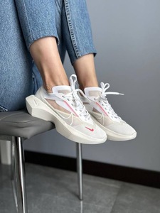 Nike Women's vistalite SE White red