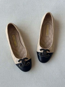 chanel biege bkack shoes