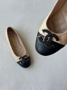 chanel biege bkack shoes