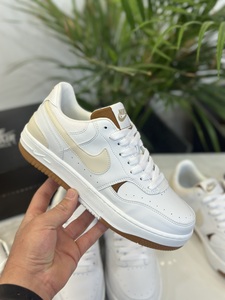 Nike Women's gama SE beige