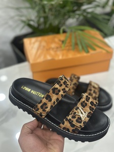 Louis Vuitton slipper - tiger Lv