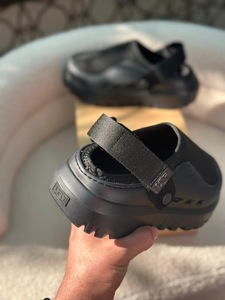 UGG PeakMod Sandal - black