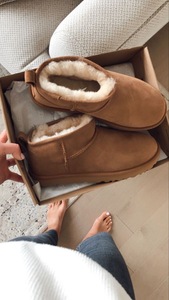 UGG camel