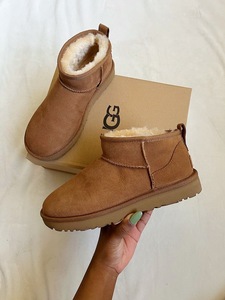 UGG camel
