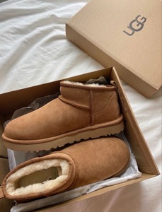 UGG camel