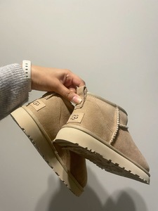 UGG khaki