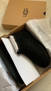 UGG black