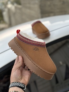 UGG slipper Camel