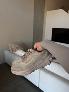 ALO Runner SHOES - Pink