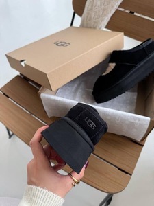 UGG Bea Mary Jane- Black Sandal
