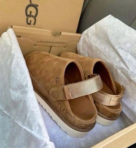 Ugg camel