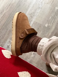 Ugg camel