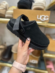 Ugg black