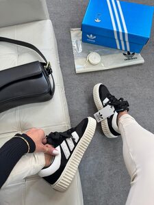 Adidas Space black white