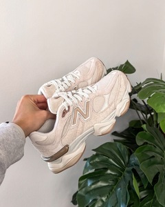 “Newbalance -9060   “Beige