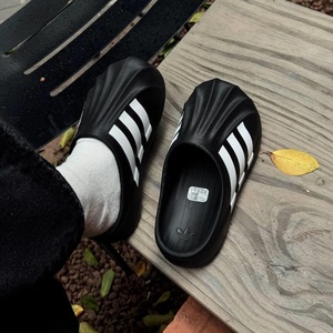 Adidas Slipper - black