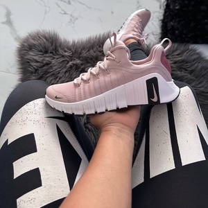 Nike Free Metcon 6  - pink