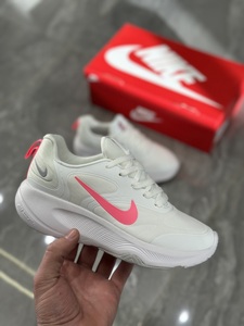 “Nike   “Wihte pink