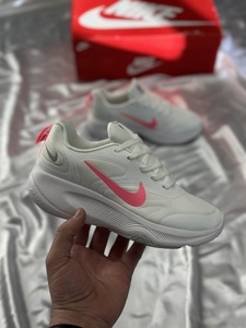 “Nike   “Wihte pink