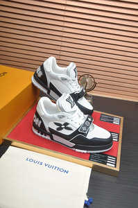 Louis Vuitton LV Trainer -black white