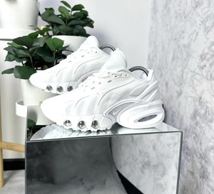 Nike DN8 -  white