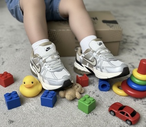 Nike V2k for kids beige