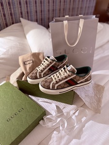 GUCCI Dark GT - Beige