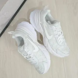 Nike AIR ZOOM - white