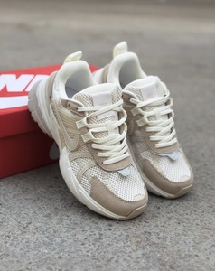 Nike AIR ZOOM - white