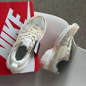Nike AIR ZOOM - white