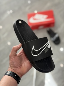 Nike Slipper - Black white