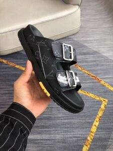 Men's Lv Slipper -Black white