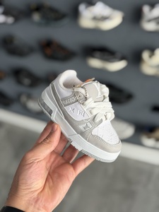 Louis Vuitton CHILDREN -Grey