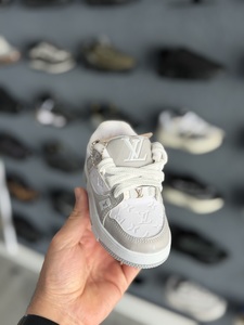Louis Vuitton CHILDREN -Grey
