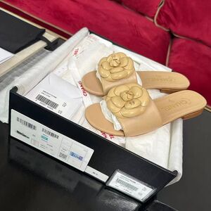 chanel biege slipper
