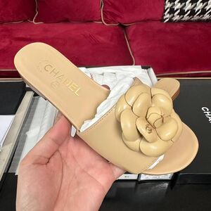 chanel biege slipper