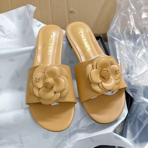 chanel biege slipper