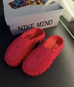 Nike mind 001- Red
