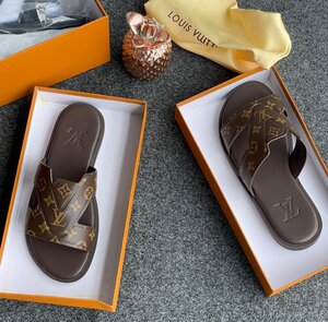 Men's Lv Slipper -Brown