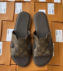 Men's Lv Slipper -Brown