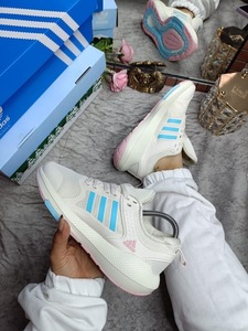 Adidas ultrabost 2023 beige