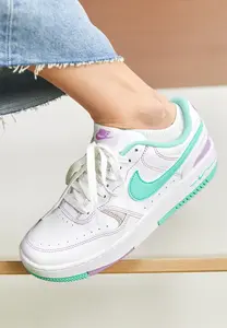 Nike Women's gama  green