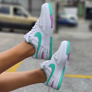 Nike Women's gama  green