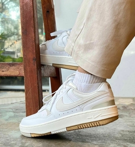 Nike Women's gama  beige