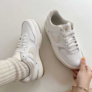 Nike Women's gama  beige