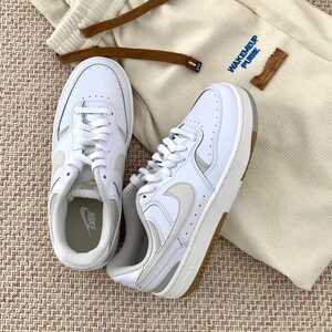 Nike Women's gama  beige