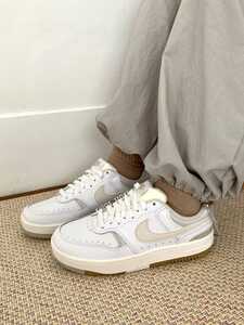 Nike Women's gama  beige