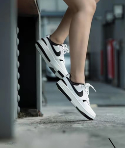 Nike Women's gama SE black