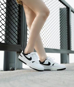Nike Women's gama SE black