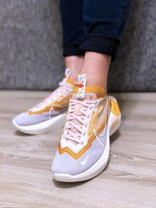 Nike Women's vistalite SE pink orange